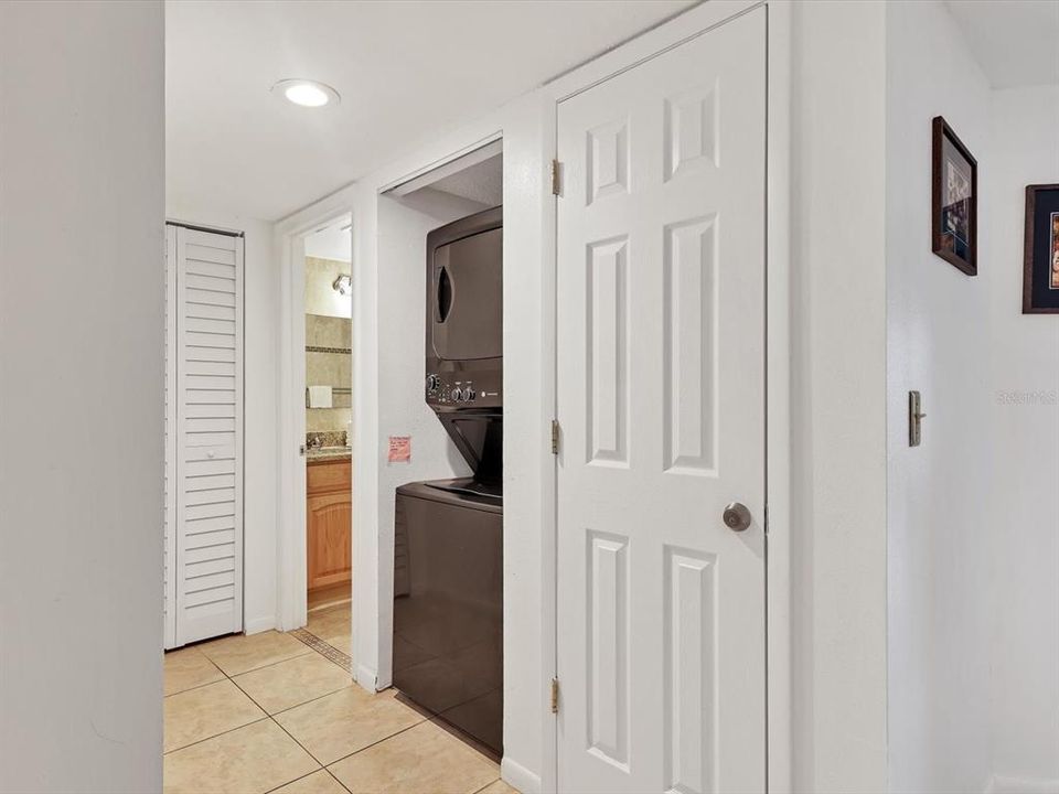 For Sale: $279,900 (2 beds, 2 baths, 1174 Square Feet)