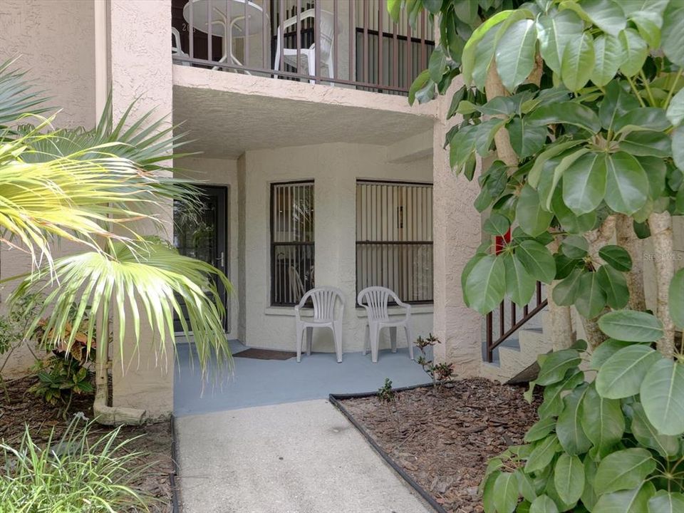 For Sale: $279,900 (2 beds, 2 baths, 1174 Square Feet)
