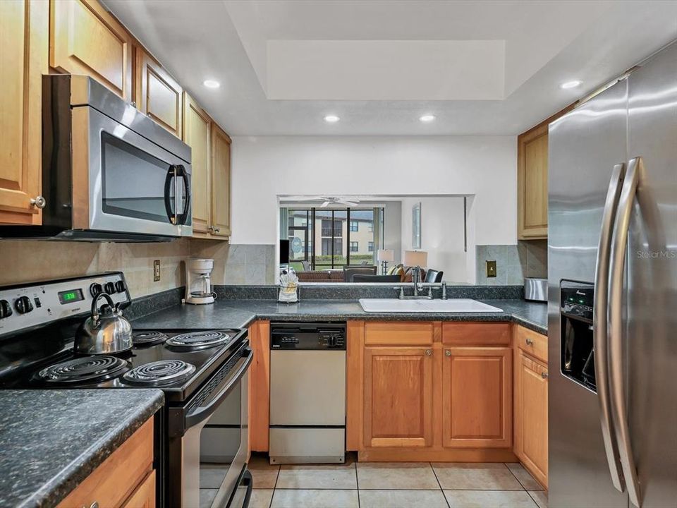 For Sale: $279,900 (2 beds, 2 baths, 1174 Square Feet)