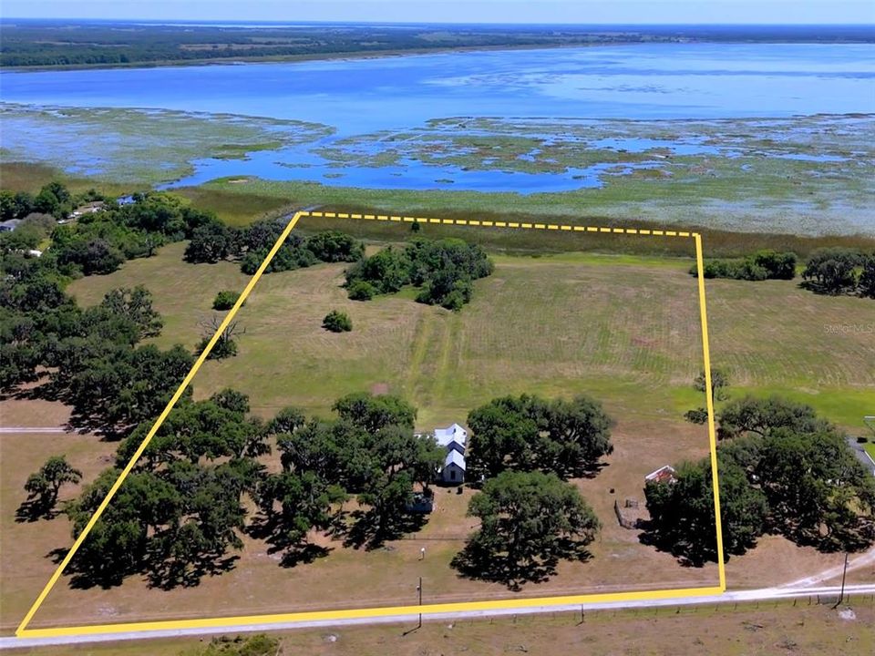 En Venta: $3,785,500 (11.30 acres)