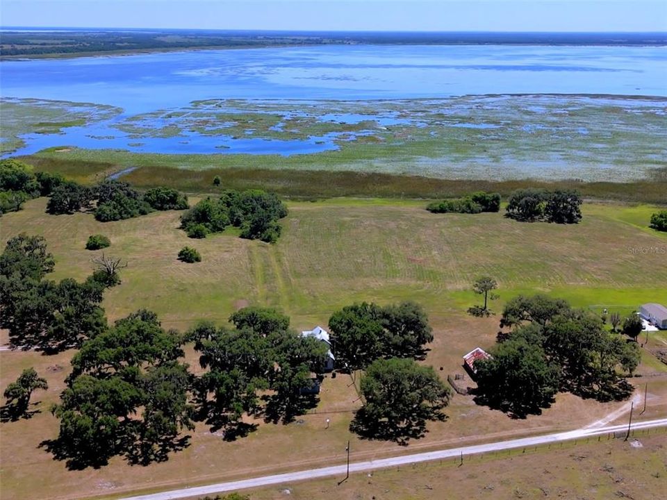 En Venta: $3,785,500 (11.30 acres)