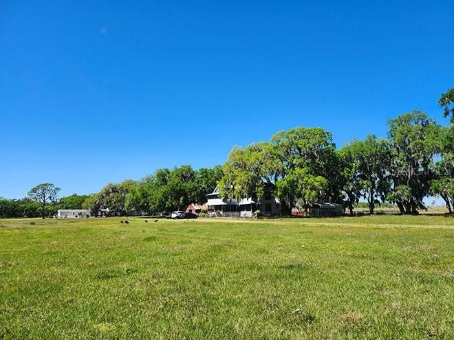 En Venta: $3,785,500 (11.30 acres)