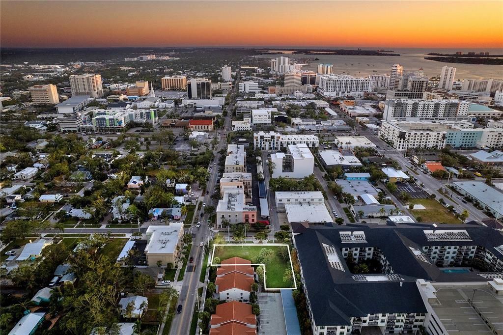 For Sale: $1,500,000 (0.30 acres)