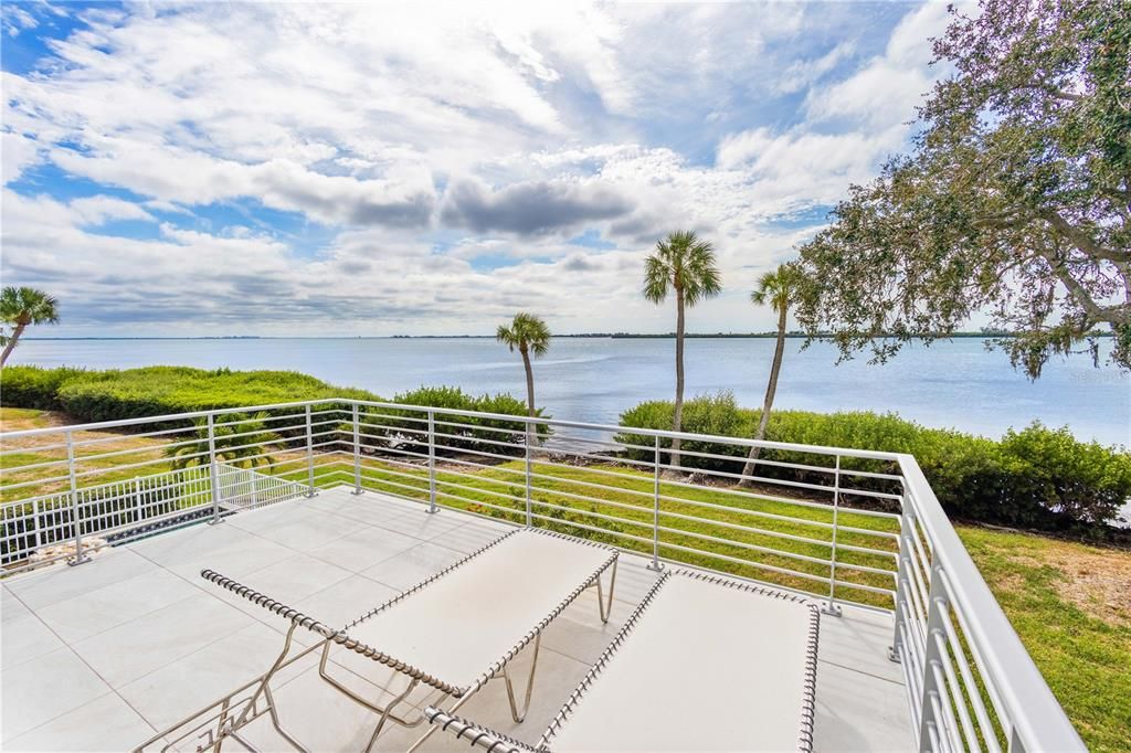 Recently Rented: $9,000 (3 beds, 2 baths, 3069 Square Feet)