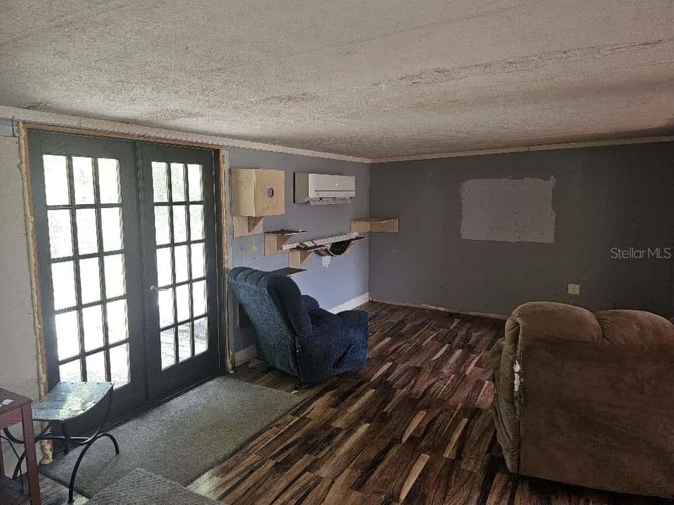 For Sale: $95,000 (3 beds, 1 baths, 1386 Square Feet)