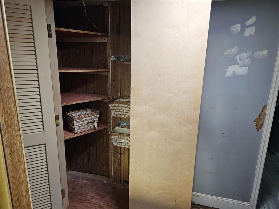 For Sale: $95,000 (3 beds, 1 baths, 1386 Square Feet)