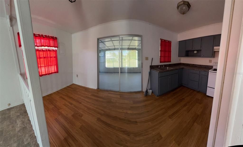 待售: $179,900 (1 贝兹, 1 浴室, 720 平方英尺)