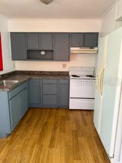 待售: $179,900 (1 贝兹, 1 浴室, 720 平方英尺)