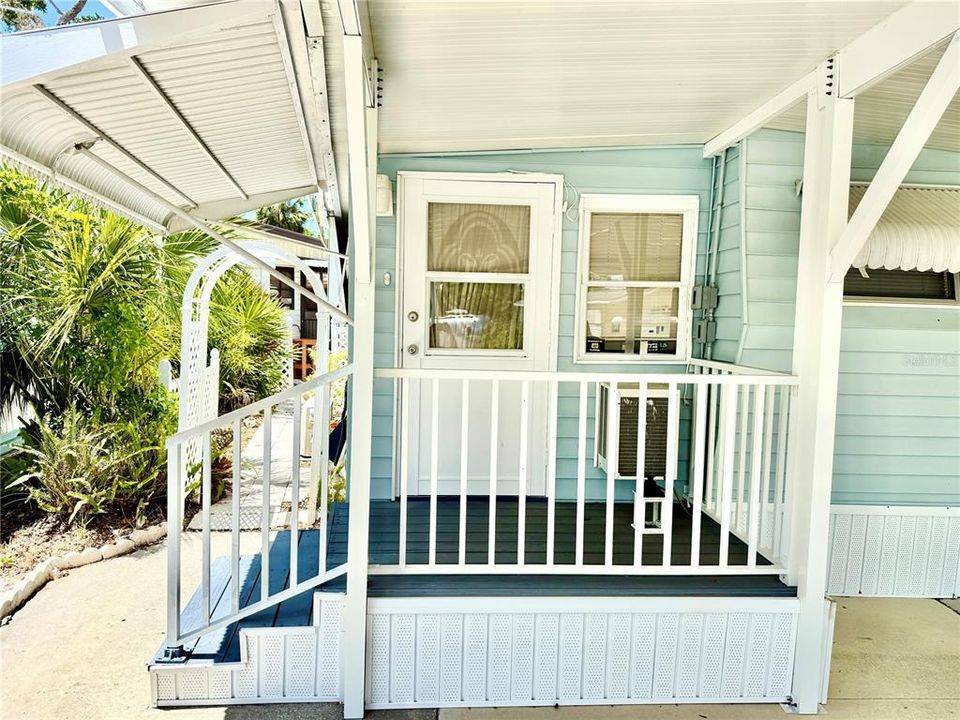 For Sale: $100,000 (1 beds, 1 baths, 708 Square Feet)