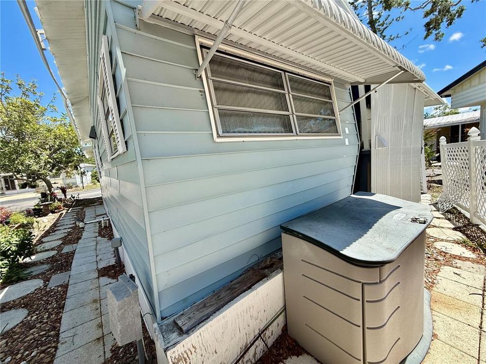 For Sale: $100,000 (1 beds, 1 baths, 708 Square Feet)