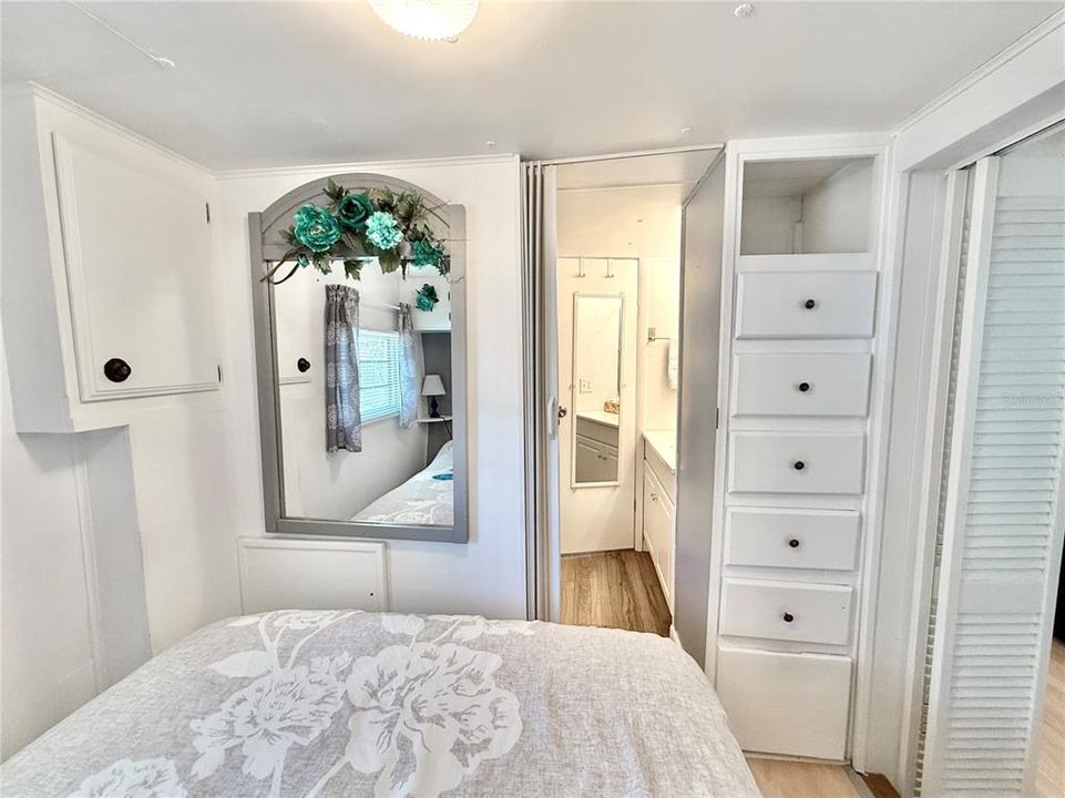 For Sale: $100,000 (1 beds, 1 baths, 708 Square Feet)