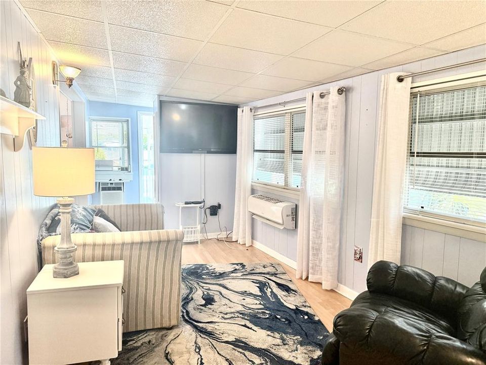 For Sale: $100,000 (1 beds, 1 baths, 708 Square Feet)