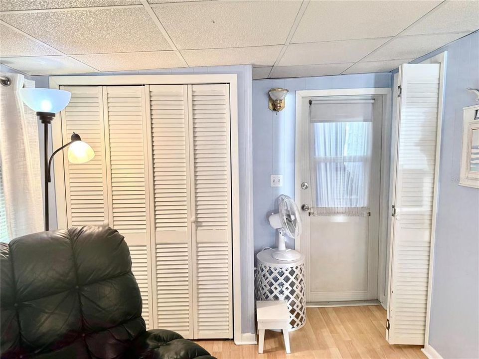 For Sale: $100,000 (1 beds, 1 baths, 708 Square Feet)