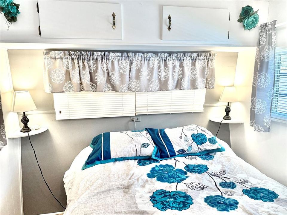 For Sale: $100,000 (1 beds, 1 baths, 708 Square Feet)