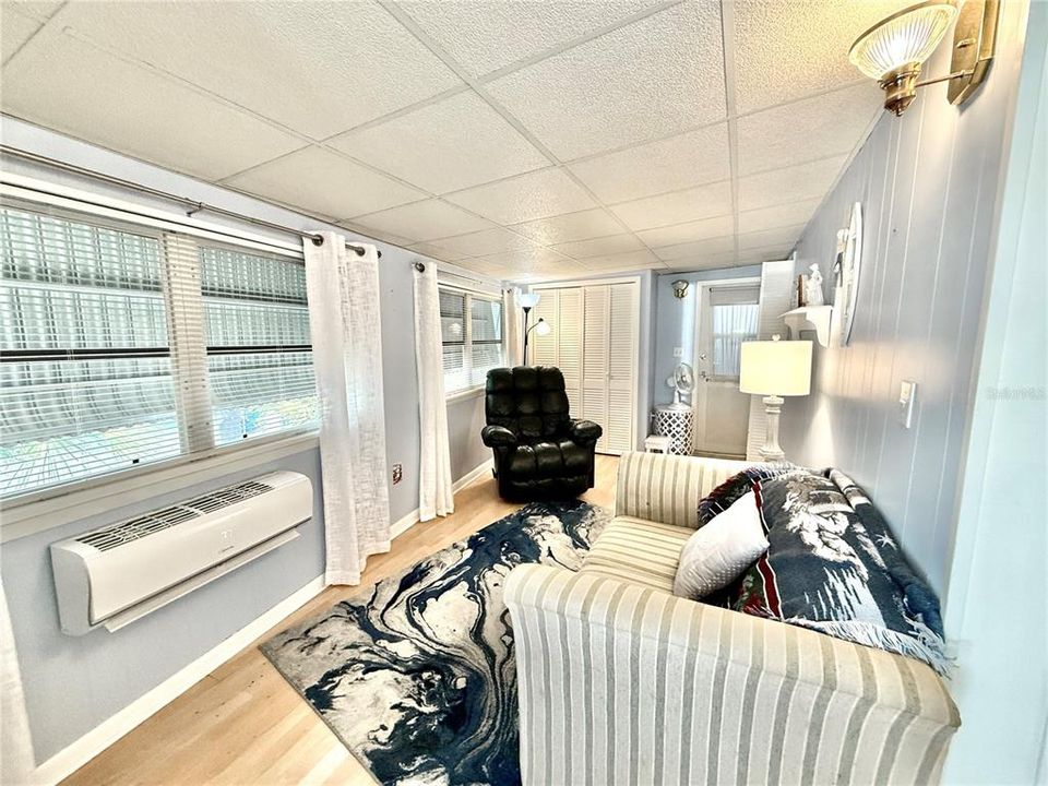 For Sale: $100,000 (1 beds, 1 baths, 708 Square Feet)