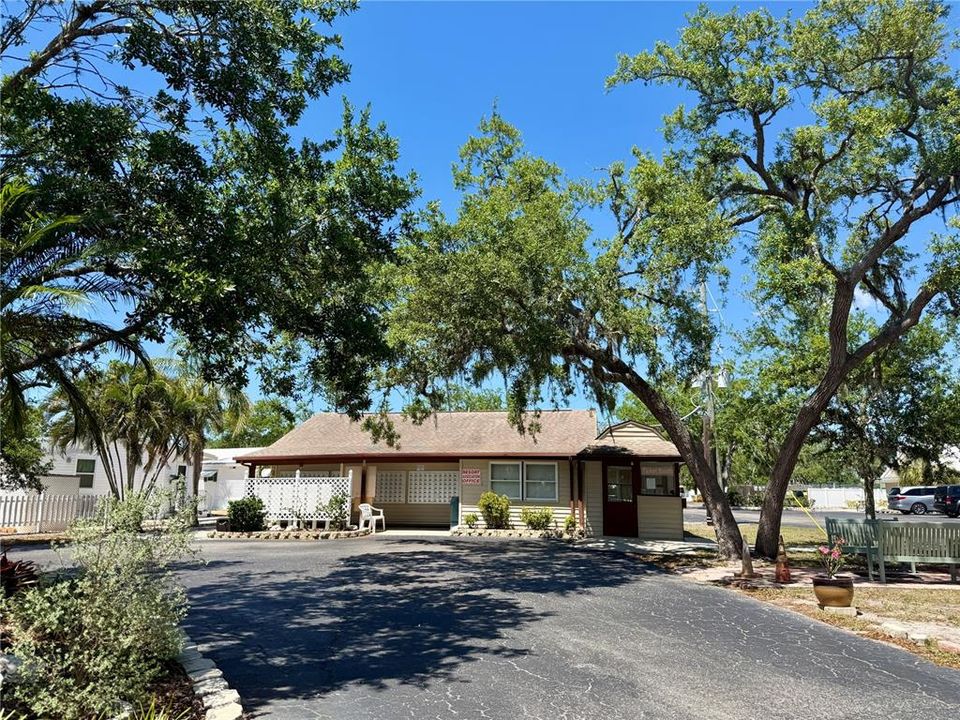 For Sale: $100,000 (1 beds, 1 baths, 708 Square Feet)