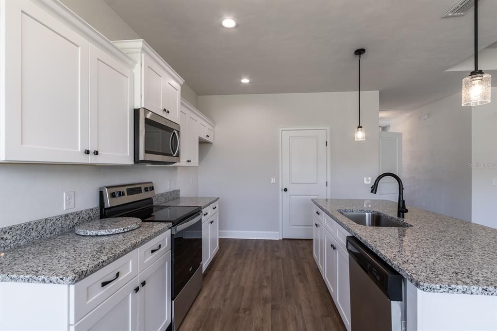 En Venta: $327,500 (4 camas, 2 baños, 1620 Pies cuadrados)