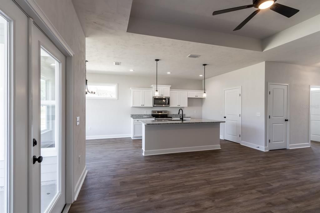 En Venta: $327,500 (4 camas, 2 baños, 1620 Pies cuadrados)