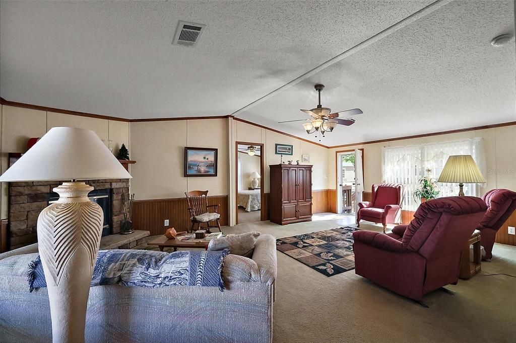 На продажу: $245,000 (3 спален, 2 ванн, 1584 Квадратных фут)