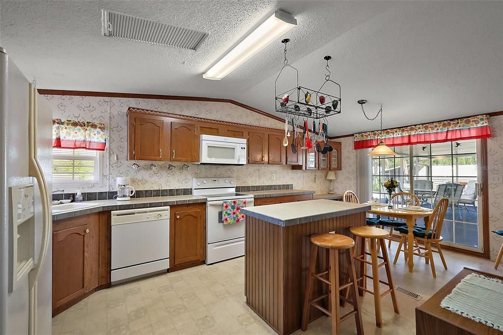 На продажу: $245,000 (3 спален, 2 ванн, 1584 Квадратных фут)