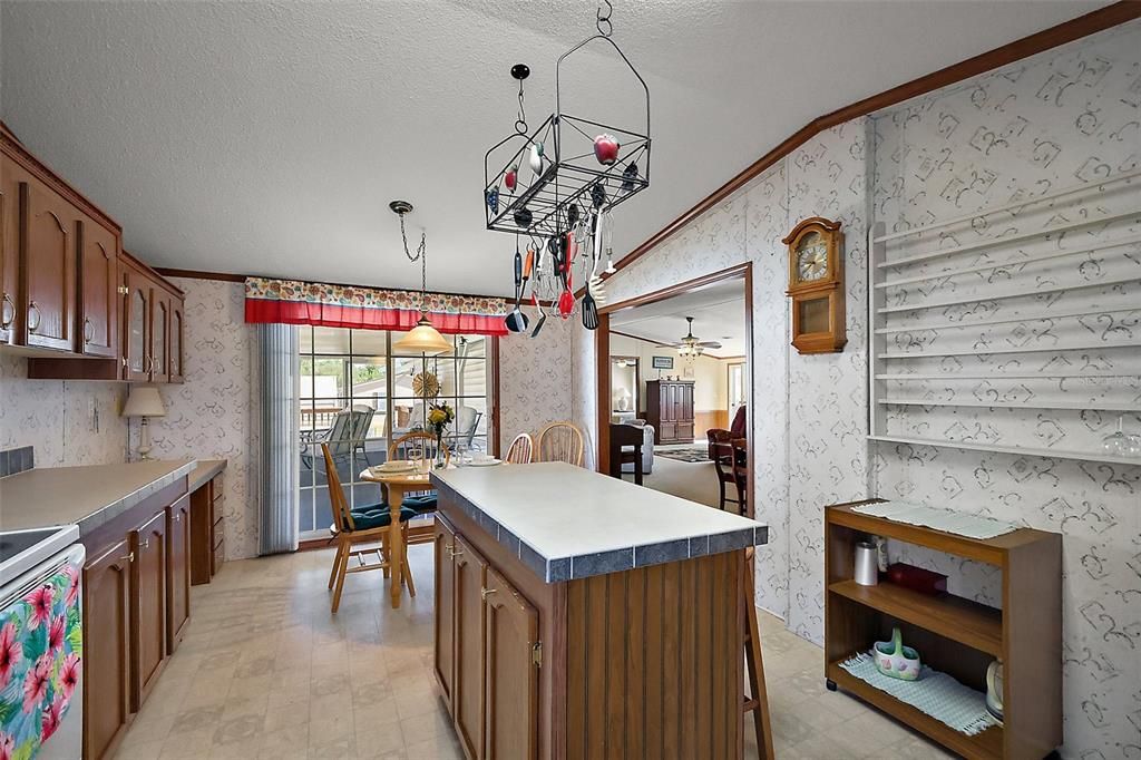 На продажу: $245,000 (3 спален, 2 ванн, 1584 Квадратных фут)