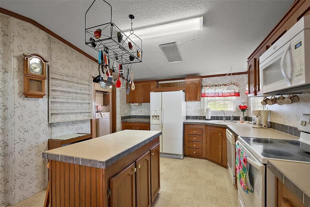 На продажу: $245,000 (3 спален, 2 ванн, 1584 Квадратных фут)