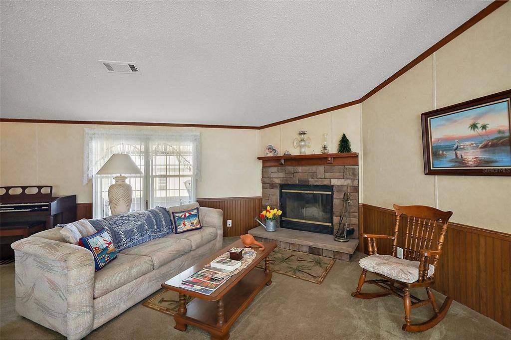 На продажу: $245,000 (3 спален, 2 ванн, 1584 Квадратных фут)