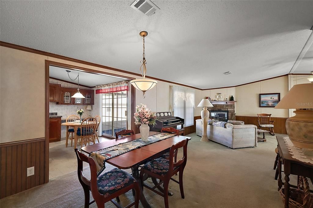 На продажу: $245,000 (3 спален, 2 ванн, 1584 Квадратных фут)