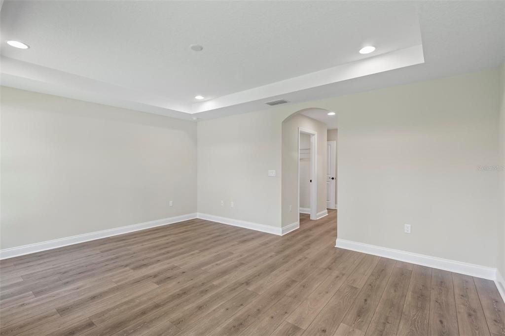 Activo con contrato: $424,900 (3 camas, 2 baños, 2208 Pies cuadrados)