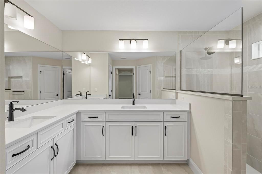 Activo con contrato: $424,900 (3 camas, 2 baños, 2208 Pies cuadrados)