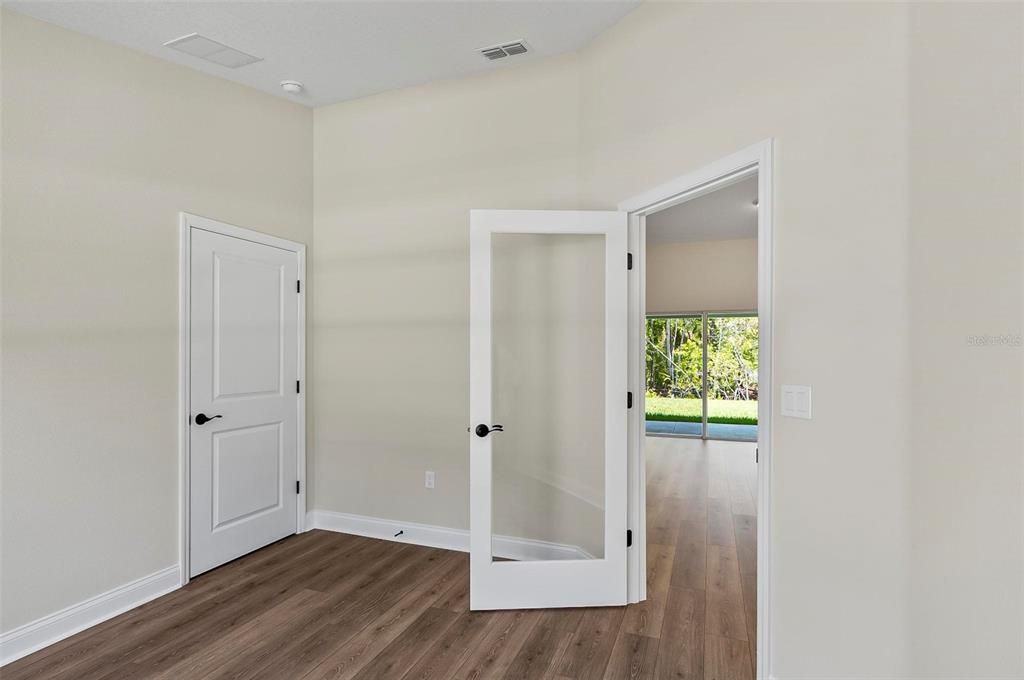 Activo con contrato: $424,900 (3 camas, 2 baños, 2208 Pies cuadrados)