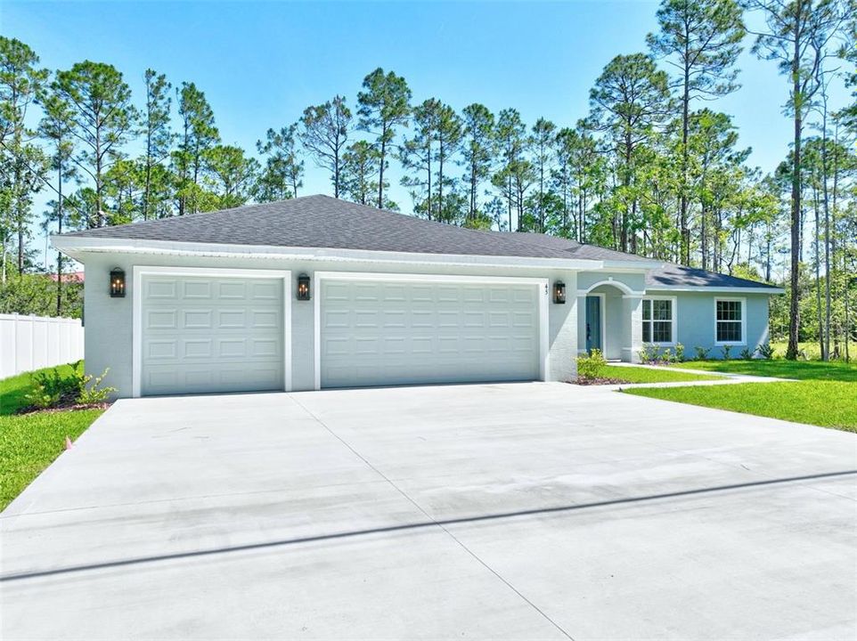 Activo con contrato: $424,900 (3 camas, 2 baños, 2208 Pies cuadrados)