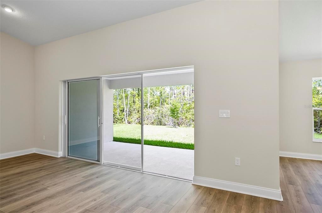 Activo con contrato: $424,900 (3 camas, 2 baños, 2208 Pies cuadrados)