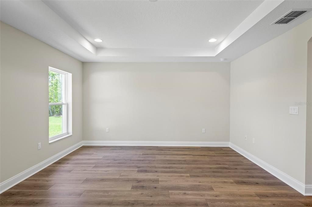 Activo con contrato: $424,900 (3 camas, 2 baños, 2208 Pies cuadrados)