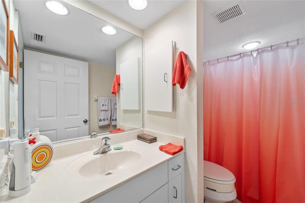 Active With Contract: $189,000 (2 beds, 2 baths, 1285 Square Feet)