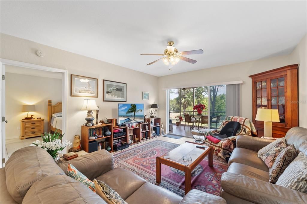 Active With Contract: $189,000 (2 beds, 2 baths, 1285 Square Feet)