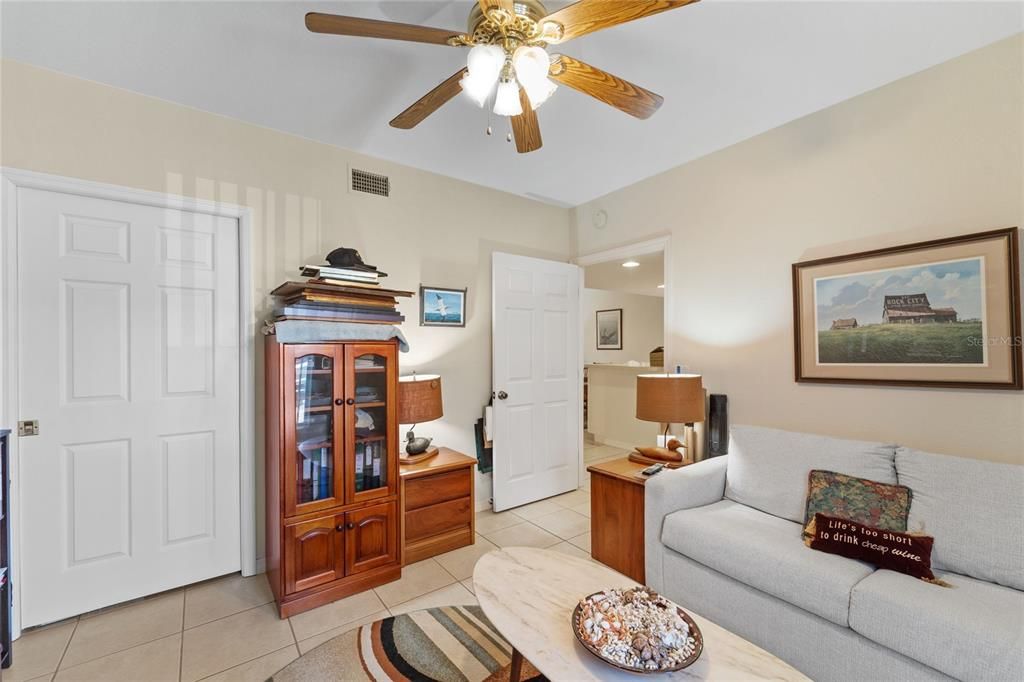 Active With Contract: $189,000 (2 beds, 2 baths, 1285 Square Feet)