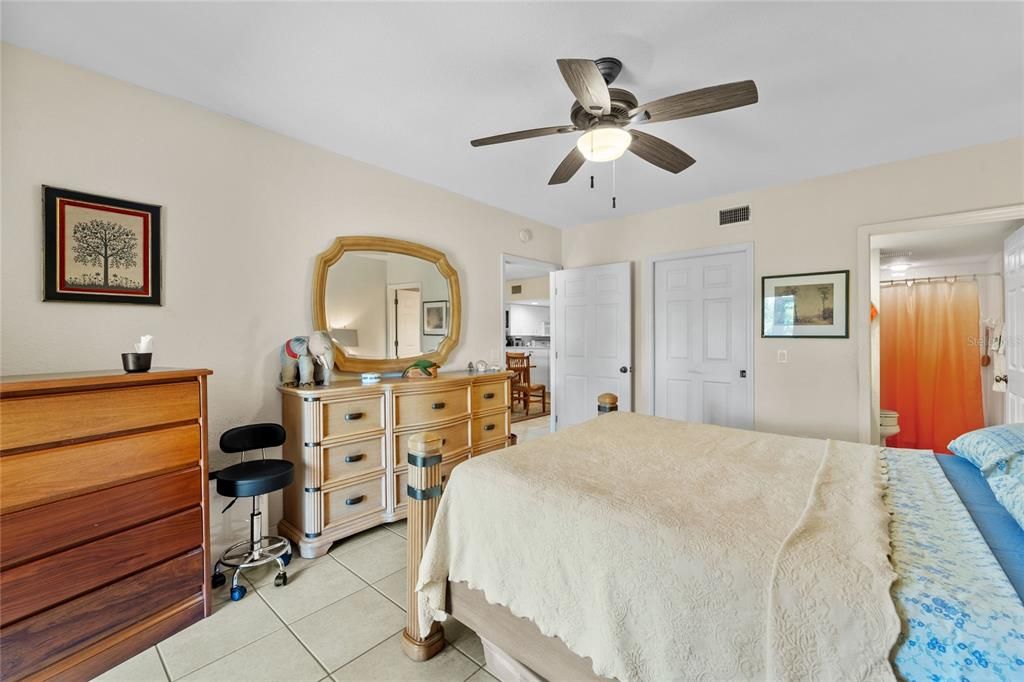 Active With Contract: $189,000 (2 beds, 2 baths, 1285 Square Feet)