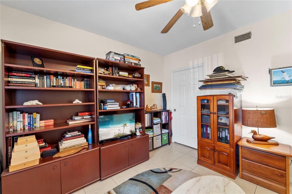 Active With Contract: $189,000 (2 beds, 2 baths, 1285 Square Feet)