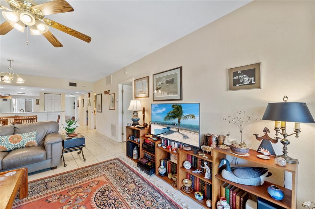 Active With Contract: $189,000 (2 beds, 2 baths, 1285 Square Feet)