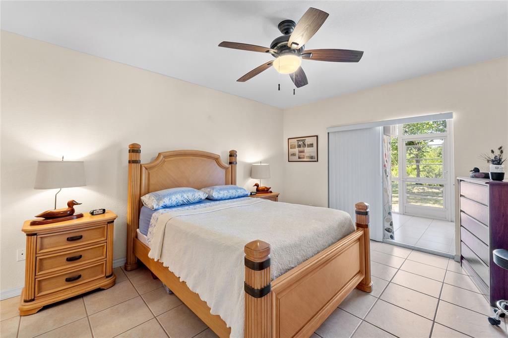 Active With Contract: $189,000 (2 beds, 2 baths, 1285 Square Feet)