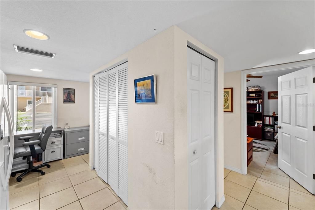 Active With Contract: $189,000 (2 beds, 2 baths, 1285 Square Feet)