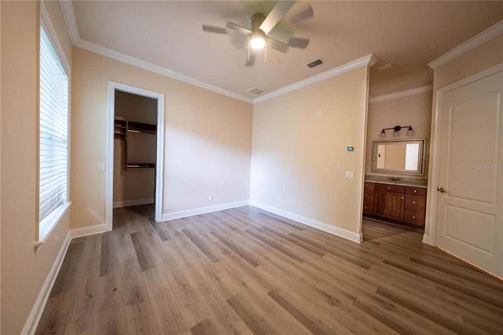 合同活跃: $1,450,000 (4 贝兹, 4 浴室, 4699 平方英尺)