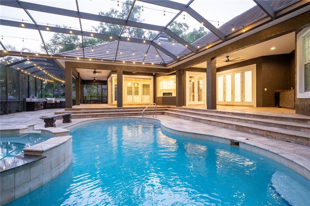 合同活跃: $1,450,000 (4 贝兹, 4 浴室, 4699 平方英尺)