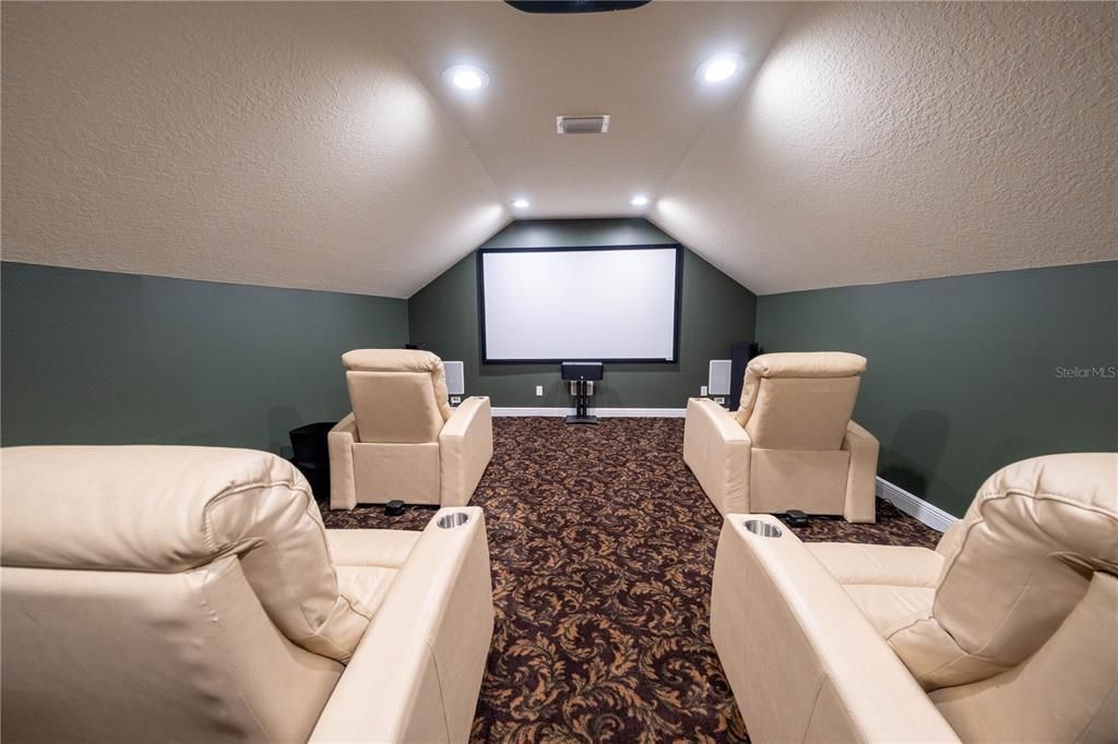 合同活跃: $1,450,000 (4 贝兹, 4 浴室, 4699 平方英尺)