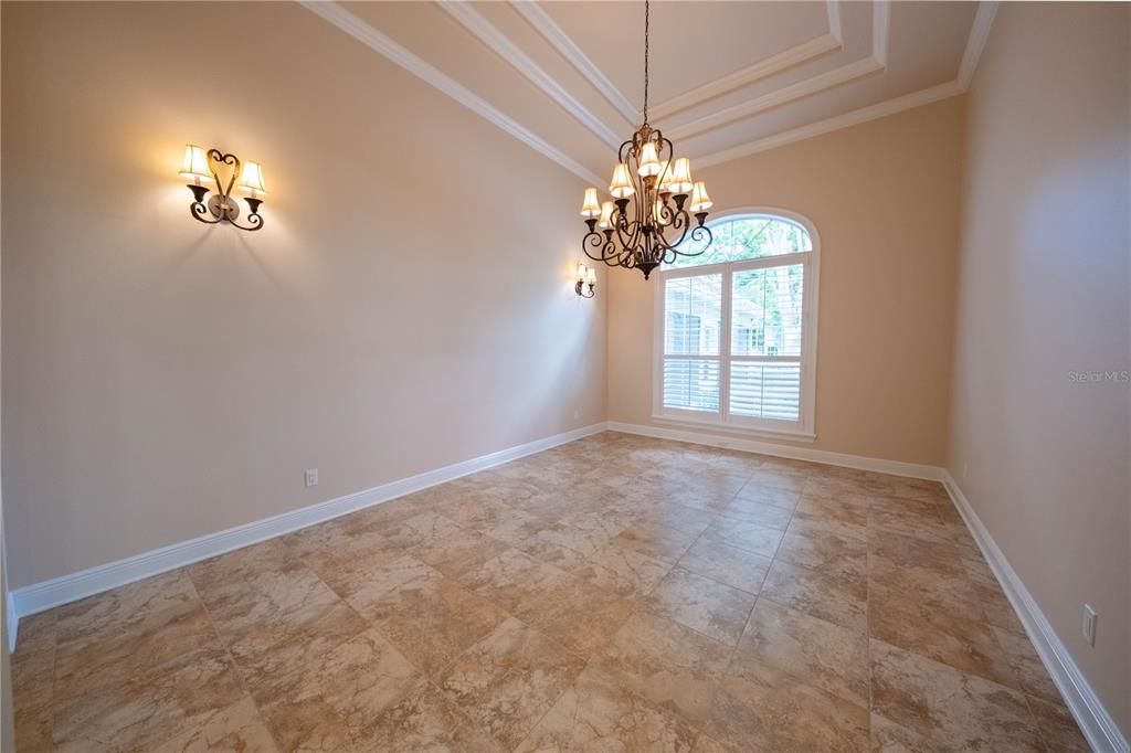 合同活跃: $1,450,000 (4 贝兹, 4 浴室, 4699 平方英尺)