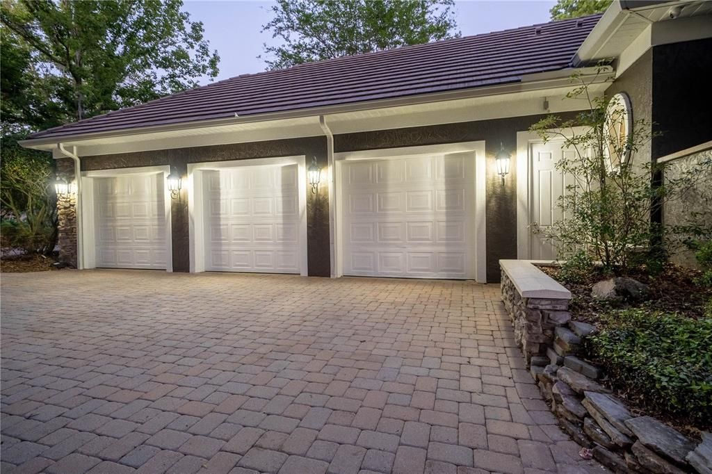 合同活跃: $1,450,000 (4 贝兹, 4 浴室, 4699 平方英尺)