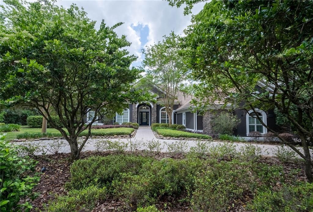 合同活跃: $1,450,000 (4 贝兹, 4 浴室, 4699 平方英尺)