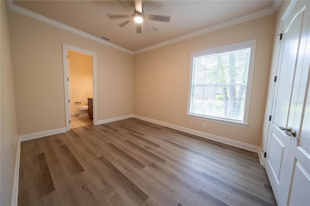 合同活跃: $1,450,000 (4 贝兹, 4 浴室, 4699 平方英尺)