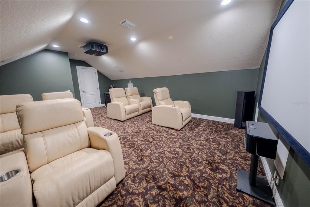 合同活跃: $1,450,000 (4 贝兹, 4 浴室, 4699 平方英尺)